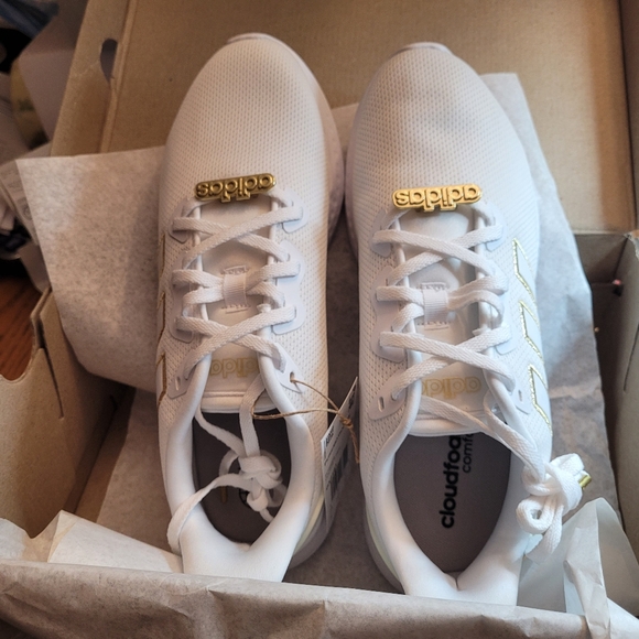 Ladies Adidas Sneaker - Picture 4 of 10